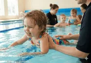 Kinderschwimmkurs-mit-Ines-Uebergang-leicht-gemacht Kinderschwimmkurs-mit-Ines-Uebergang-leicht-gemacht